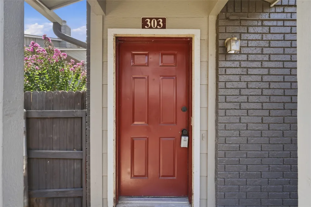 9015 S Delaware Avenue #303 Tulsa, OK 74137