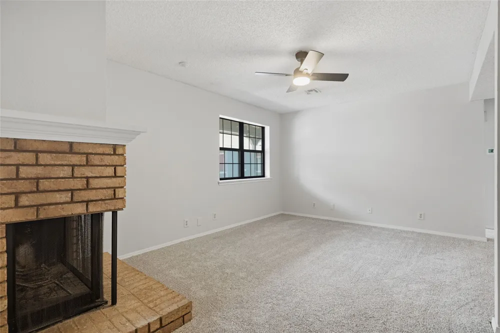 9015 S Delaware Avenue #303 Tulsa, OK 74137