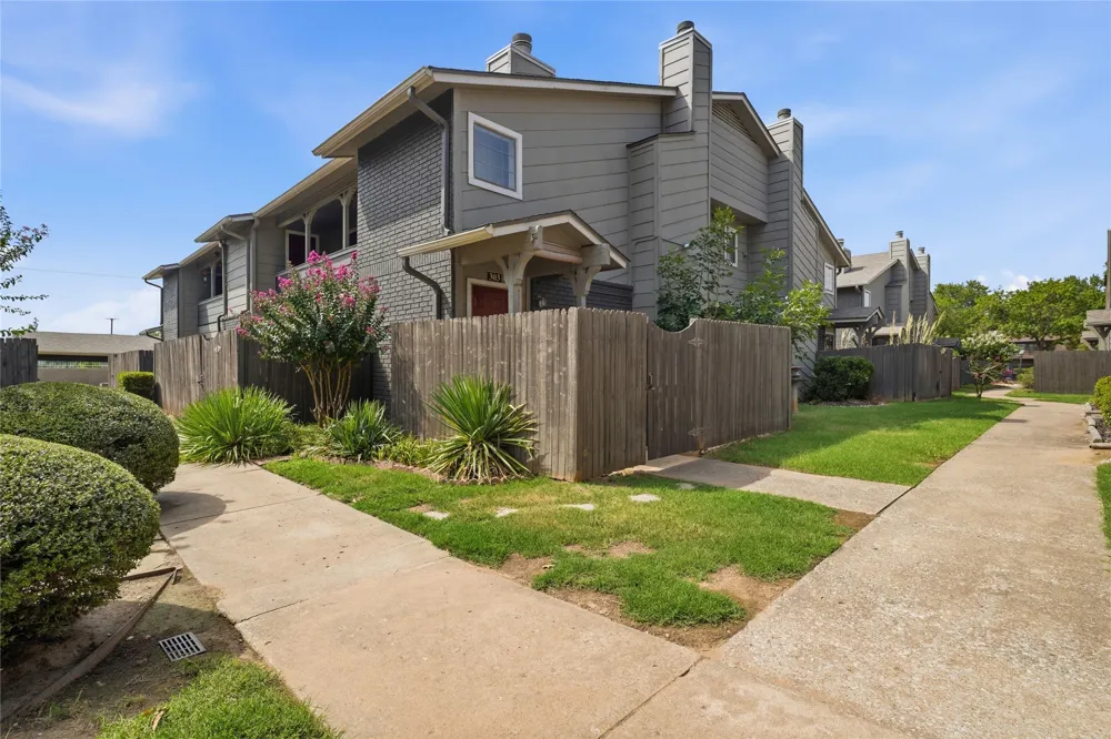 9015 S Delaware Avenue #303 Tulsa, OK 74137