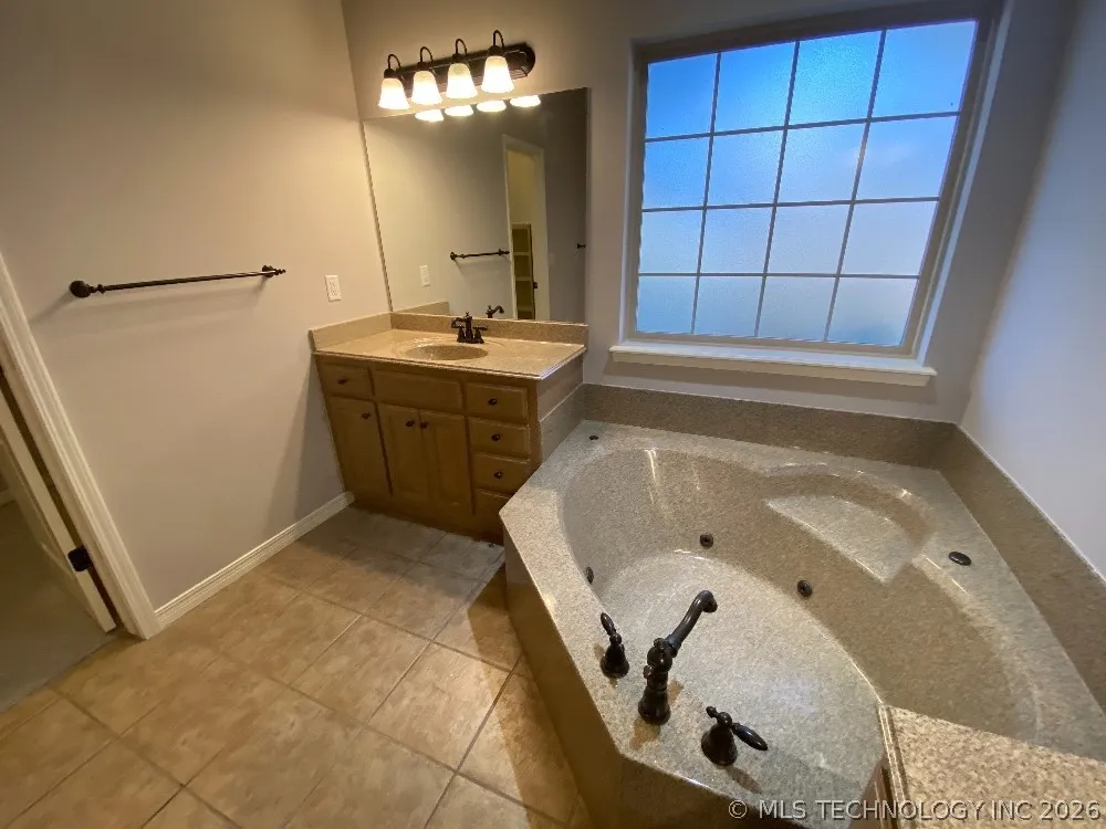 3920 W Utica Street S Broken Arrow, OK 74011