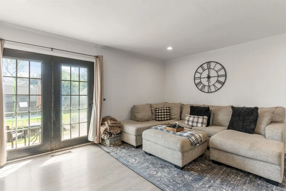 4819 S Spruce Drive Sand Springs, OK 74063