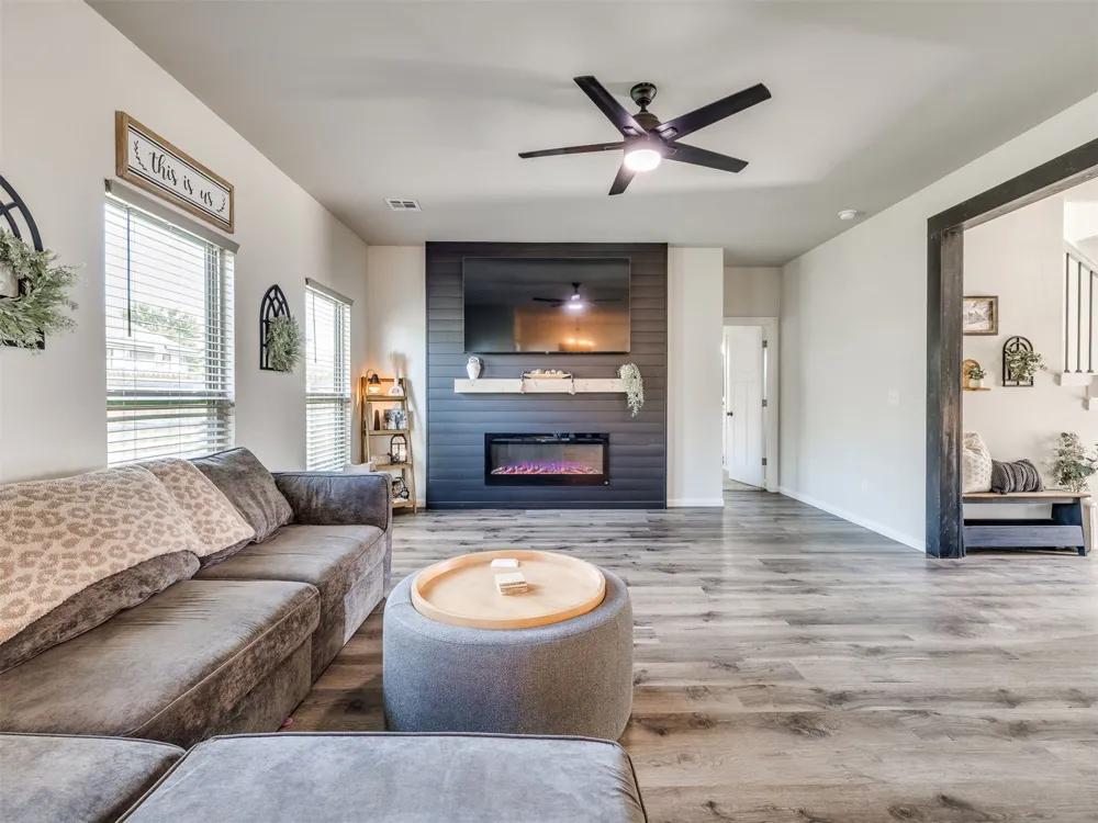 215 W 52nd Street Sand Springs, OK 74063