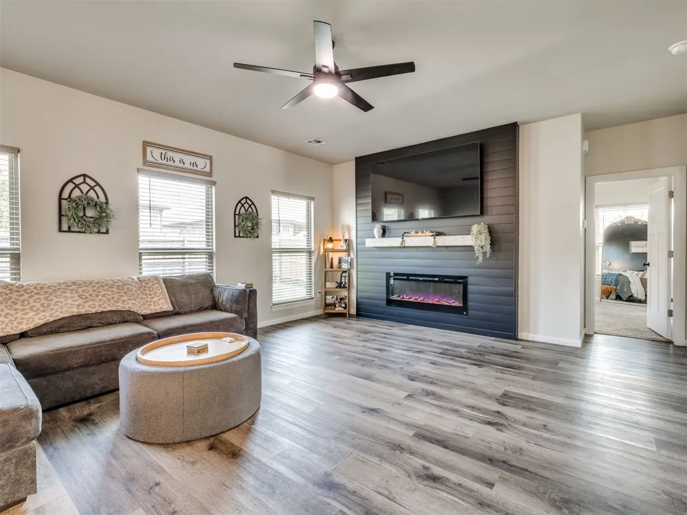215 W 52nd Street Sand Springs, OK 74063