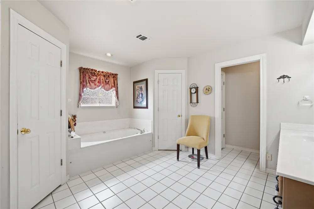 309 Parkhill Lane Bartlesville, OK 74006
