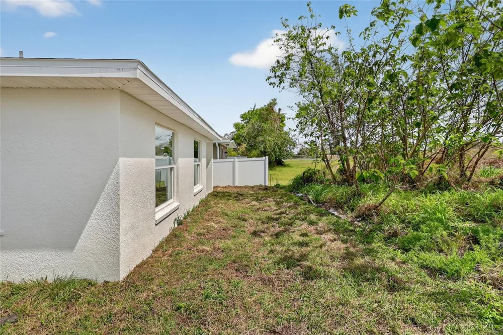 1003 AVENUE A Haines City, FL 33844
