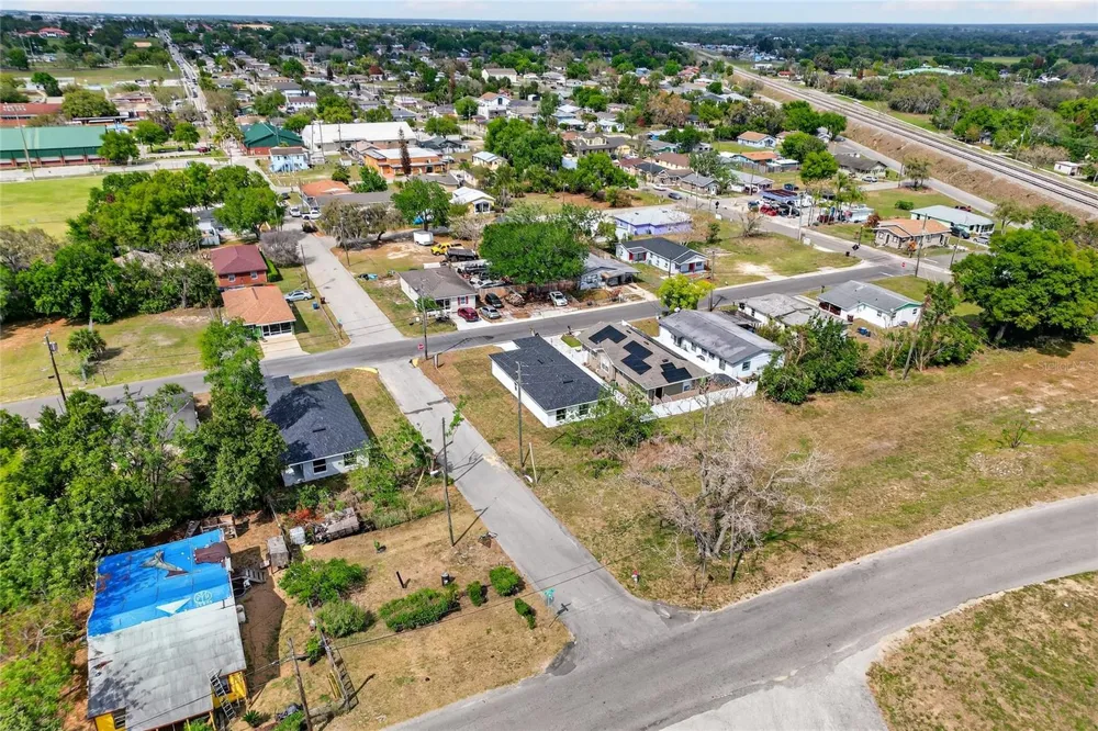 1003 AVENUE A Haines City, FL 33844