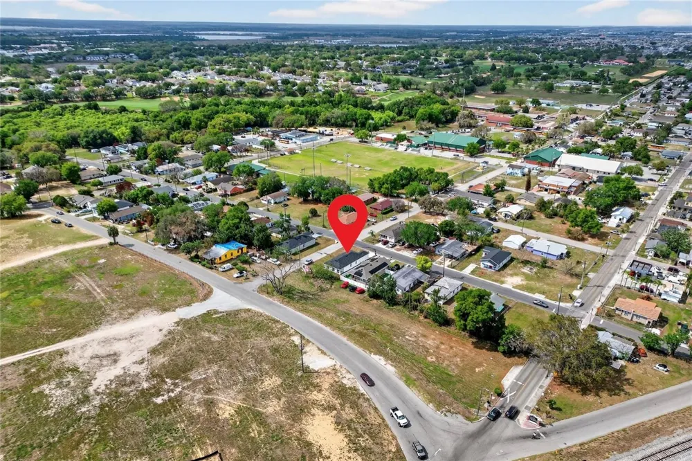 1003 AVENUE A Haines City, FL 33844