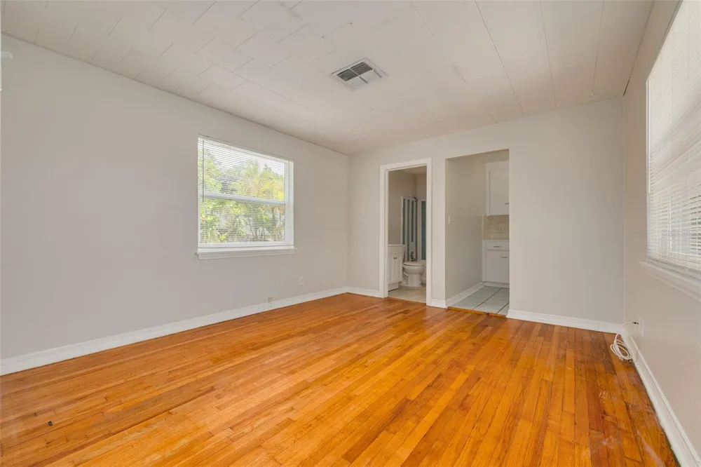 301 24TH AVENUE St Petersburg, FL 33704