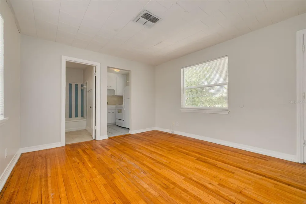301 24TH AVENUE St Petersburg, FL 33704