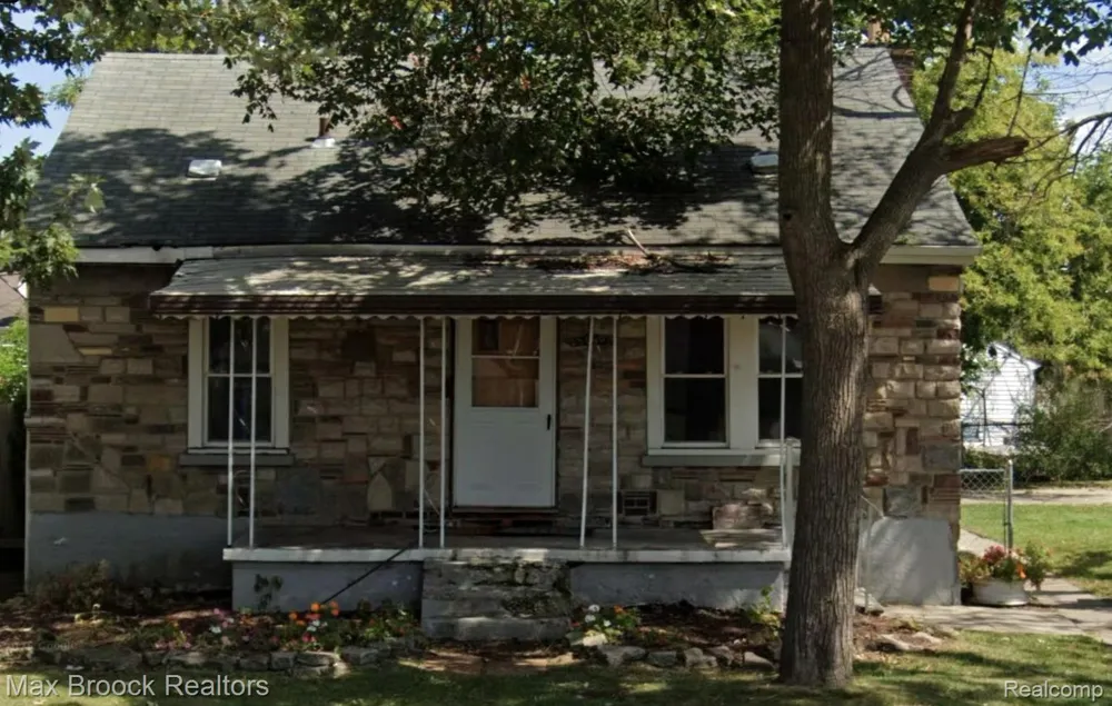 23060 Columbus Avenue Warren City, MI 48089