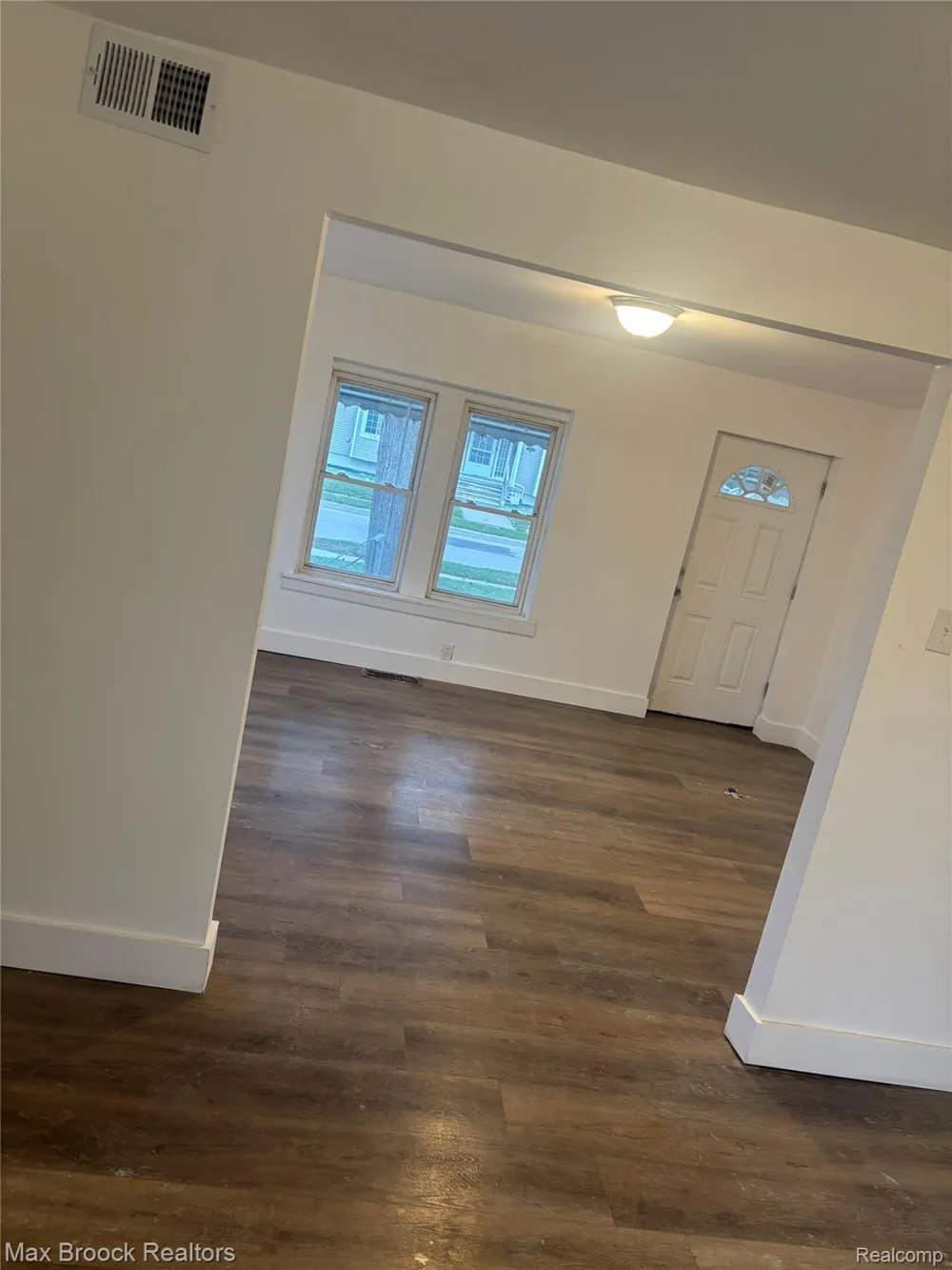 23060 Columbus Avenue Warren City, MI 48089