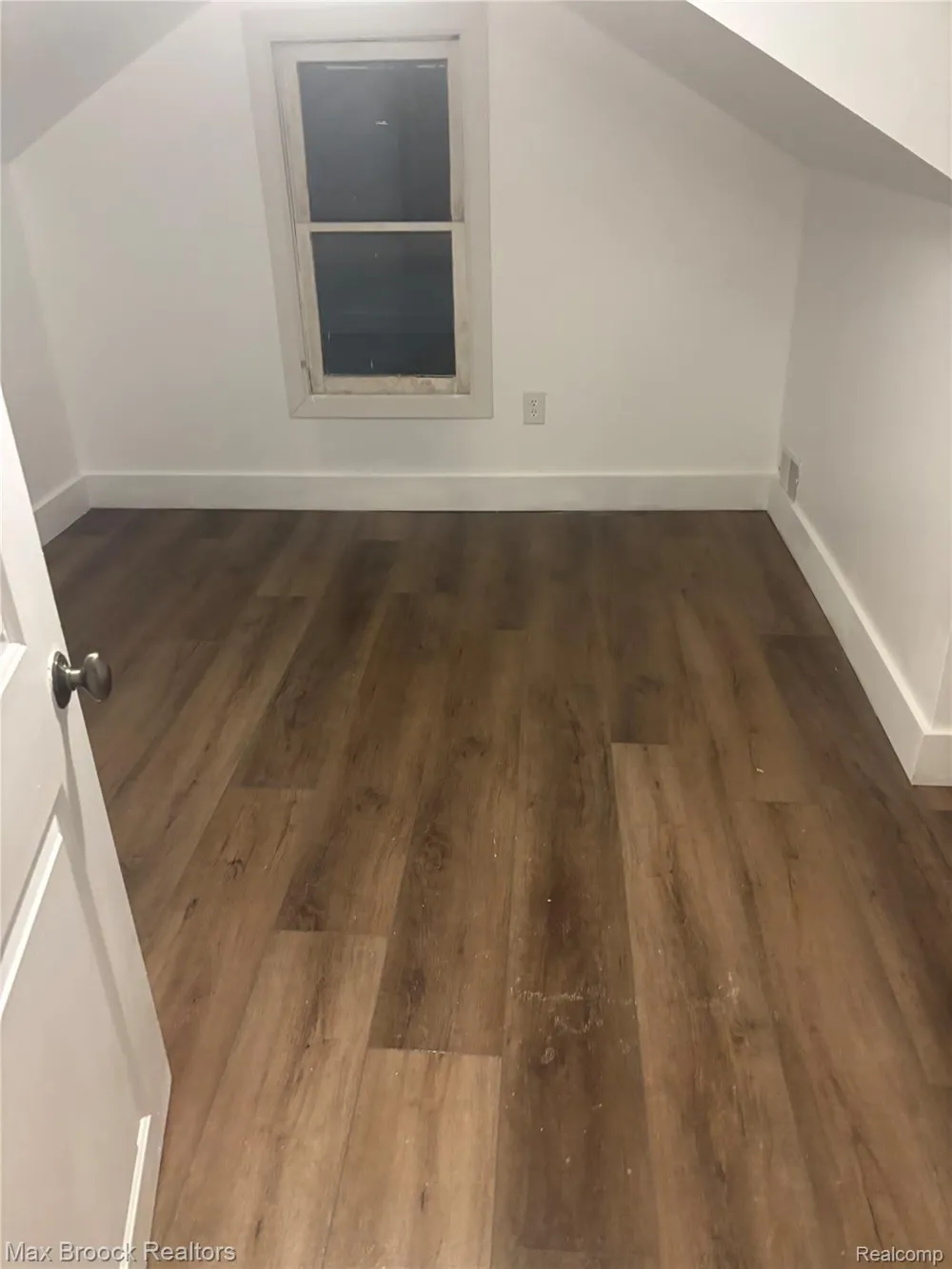 23060 Columbus Avenue Warren City, MI 48089