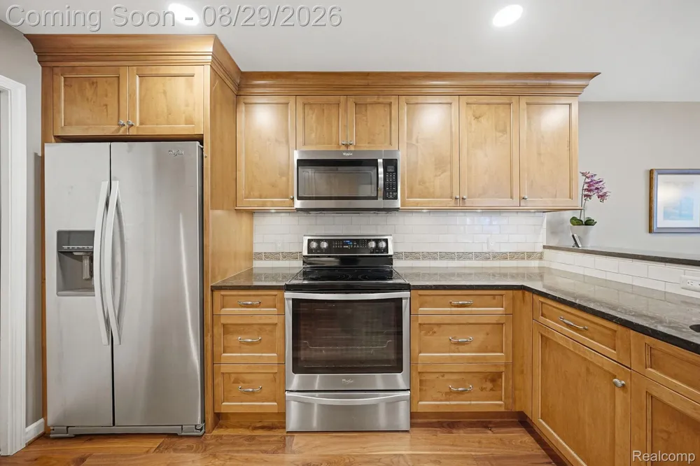 37848 Jefferson Avenue Harrison Charter Township, MI 48045