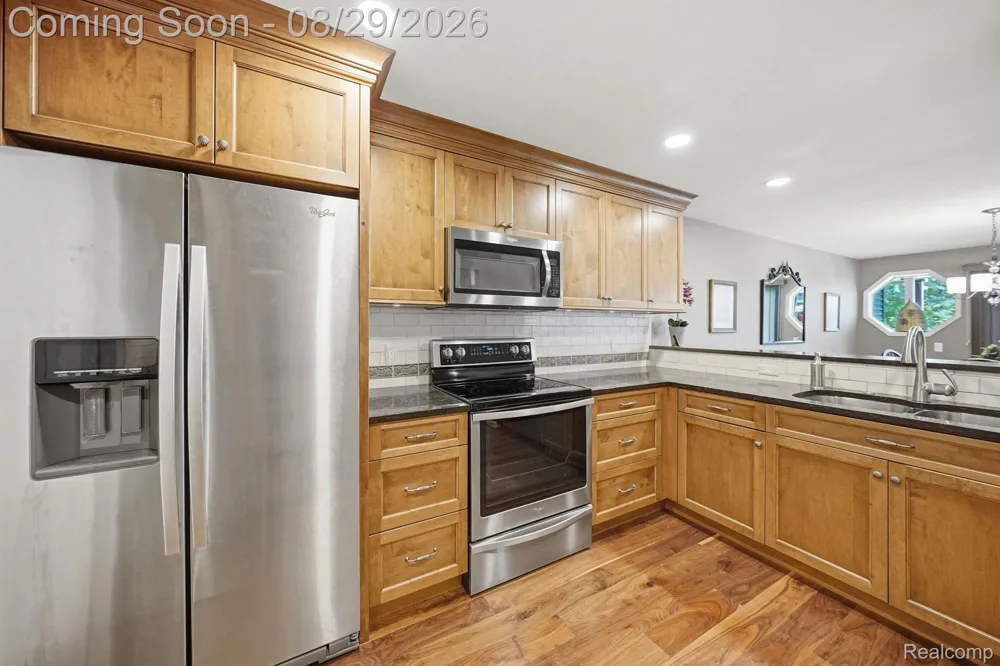 37848 Jefferson Avenue Harrison Charter Township, MI 48045