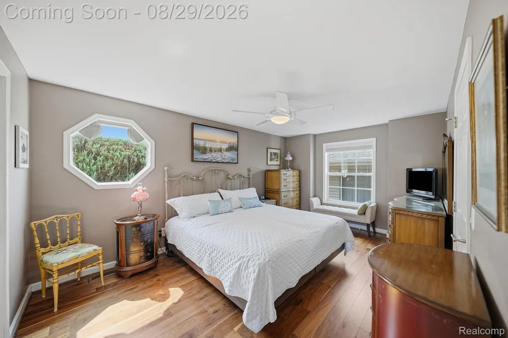 37848 Jefferson Avenue Harrison Charter Township, MI 48045