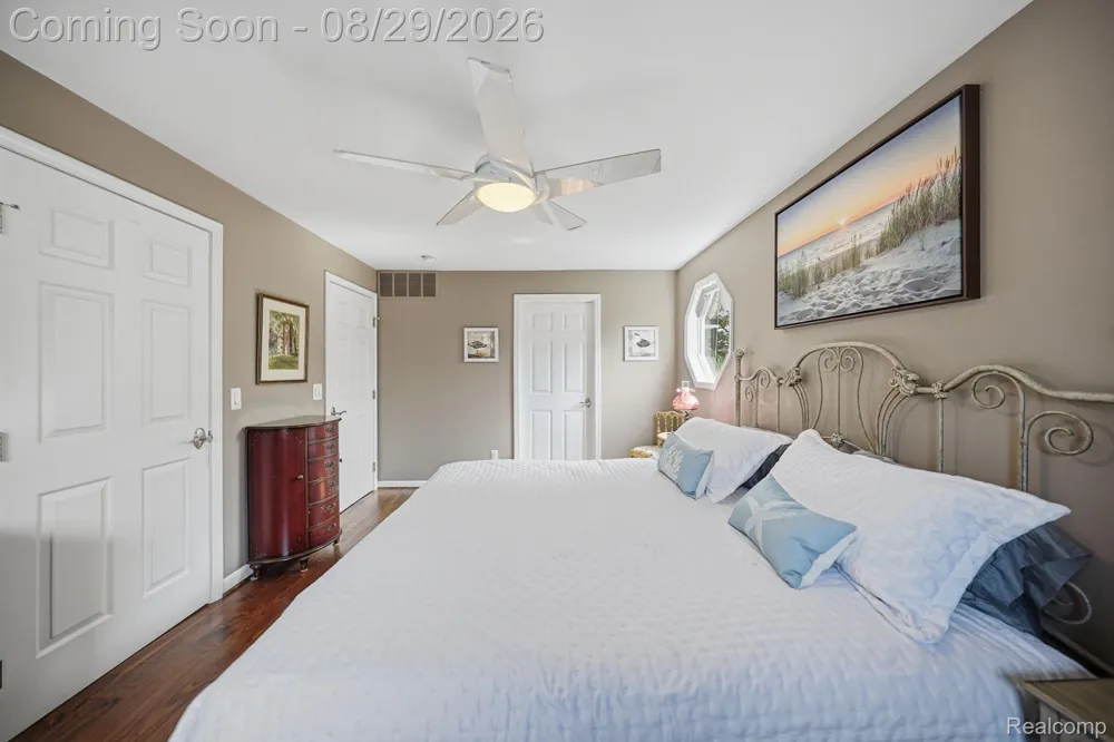 37848 Jefferson Avenue Harrison Charter Township, MI 48045