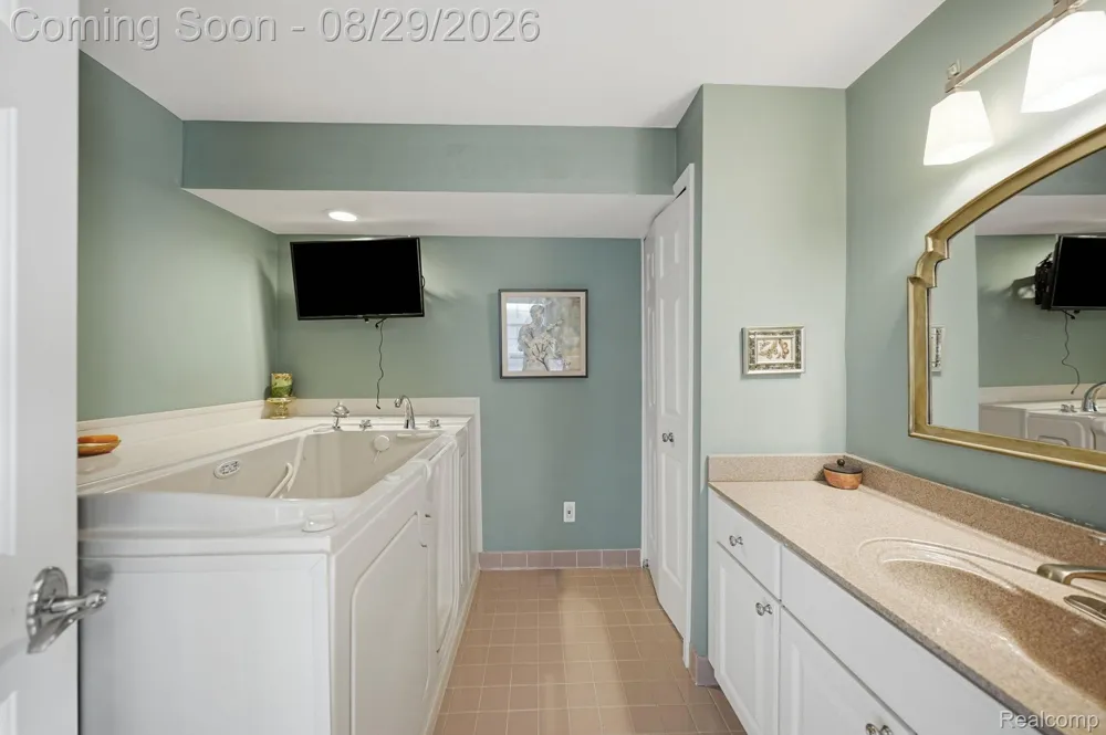 37848 Jefferson Avenue Harrison Charter Township, MI 48045