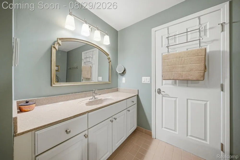 37848 Jefferson Avenue Harrison Charter Township, MI 48045