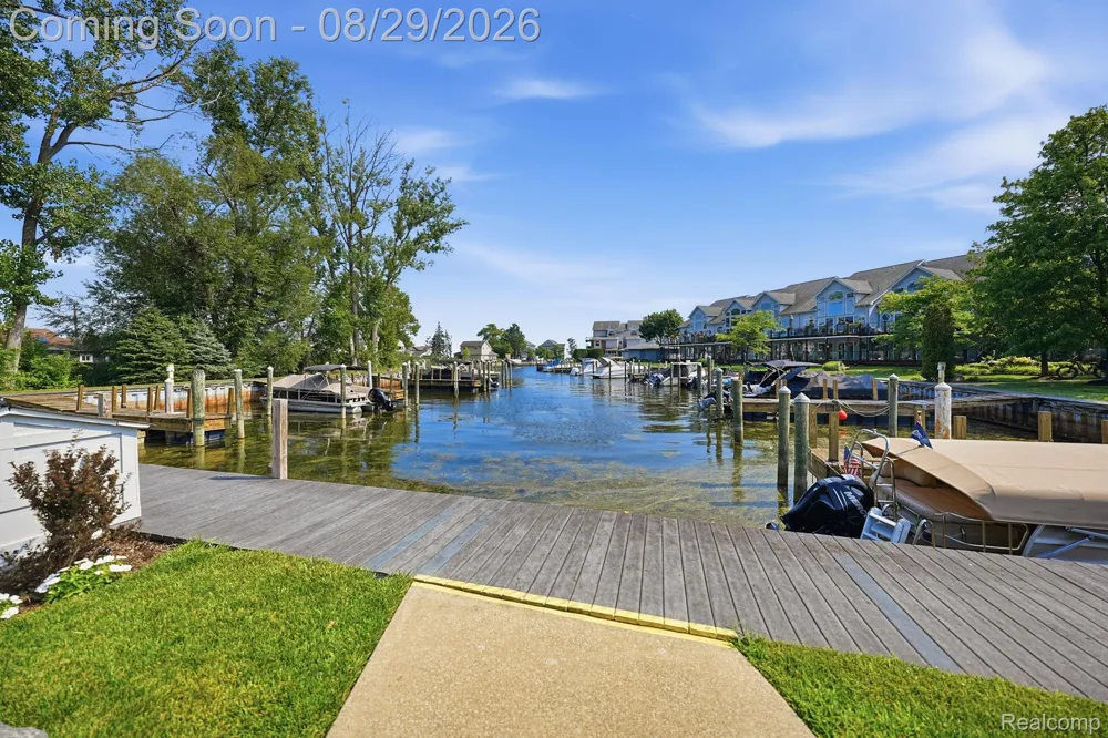 37848 Jefferson Avenue Harrison Charter Township, MI 48045