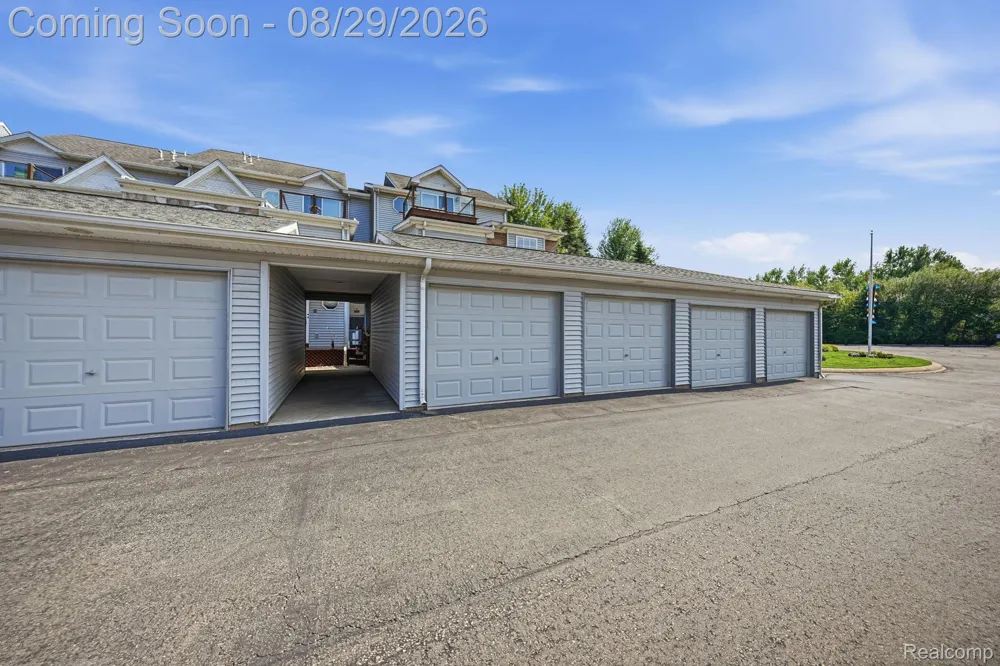 37848 Jefferson Avenue Harrison Charter Township, MI 48045