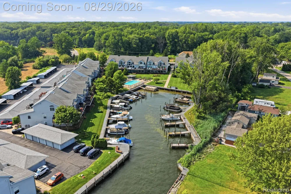 37848 Jefferson Avenue Harrison Charter Township, MI 48045