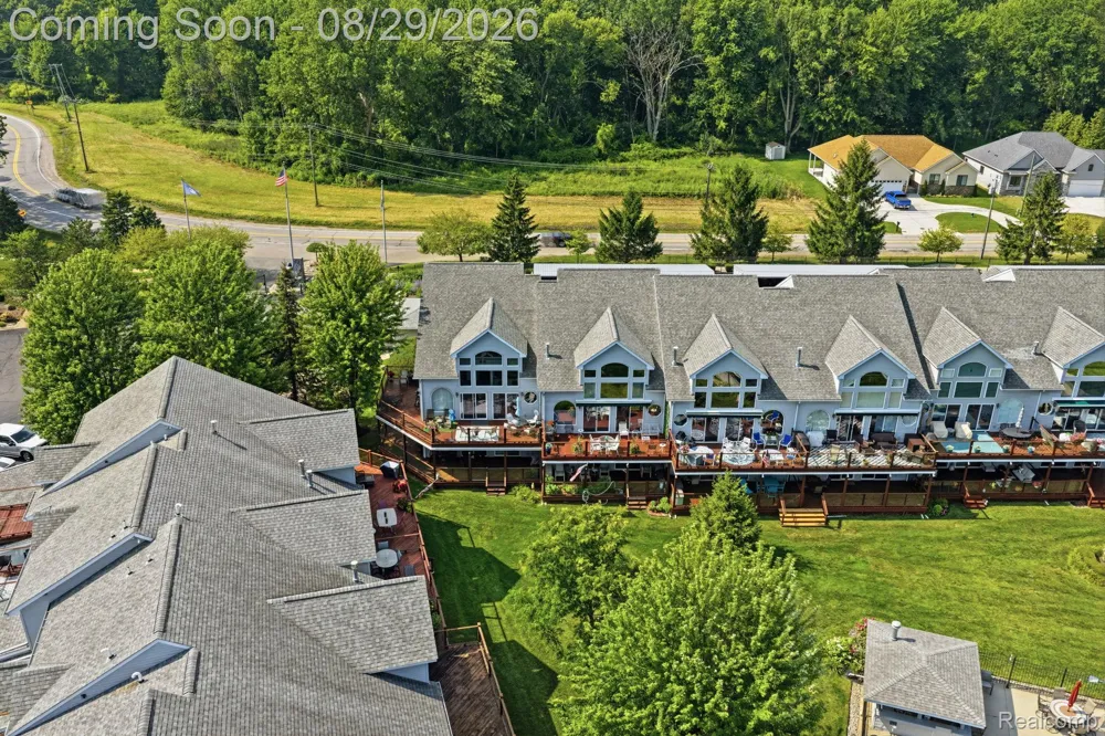37848 Jefferson Avenue Harrison Charter Township, MI 48045