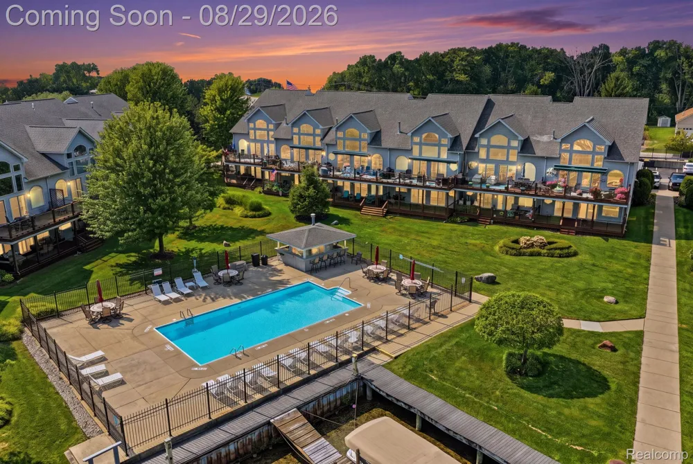 37848 Jefferson Avenue Harrison Charter Township, MI 48045