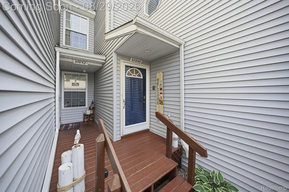 37848 Jefferson Avenue Harrison Charter Township, MI 48045