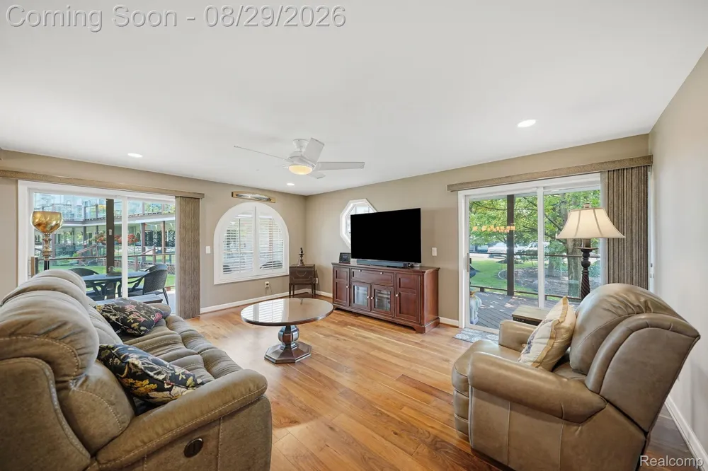 37848 Jefferson Avenue Harrison Charter Township, MI 48045