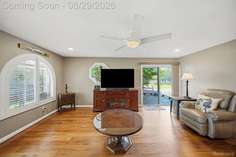 37848 Jefferson Avenue Harrison Charter Township, MI 48045
