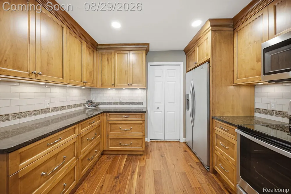 37848 Jefferson Avenue Harrison Charter Township, MI 48045