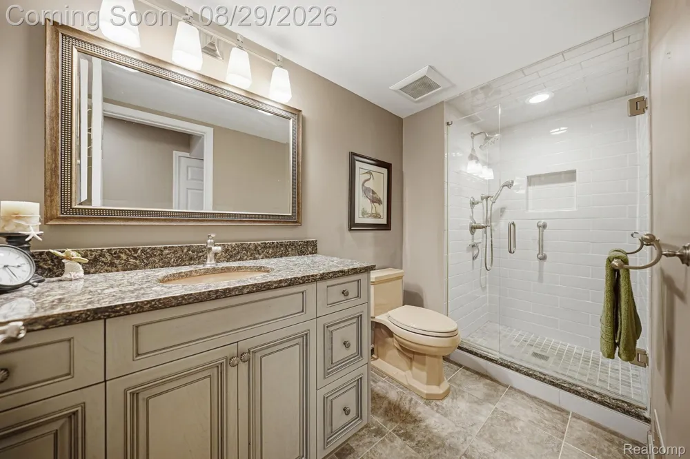 37848 Jefferson Avenue Harrison Charter Township, MI 48045