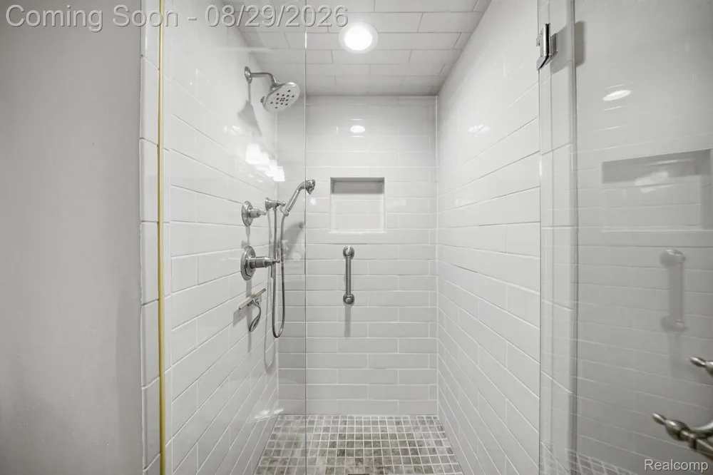 37848 Jefferson Avenue Harrison Charter Township, MI 48045
