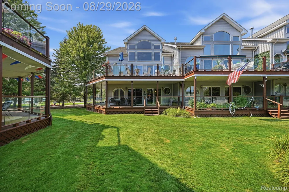 37848 Jefferson Avenue Harrison Charter Township, MI 48045