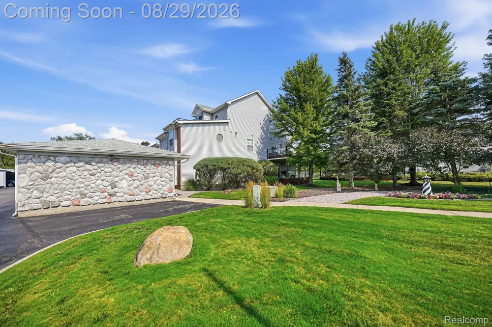 37848 Jefferson Avenue Harrison Charter Township, MI 48045