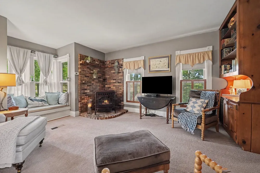 8967 18 Mile Road NE Nelson Township, MI 49319