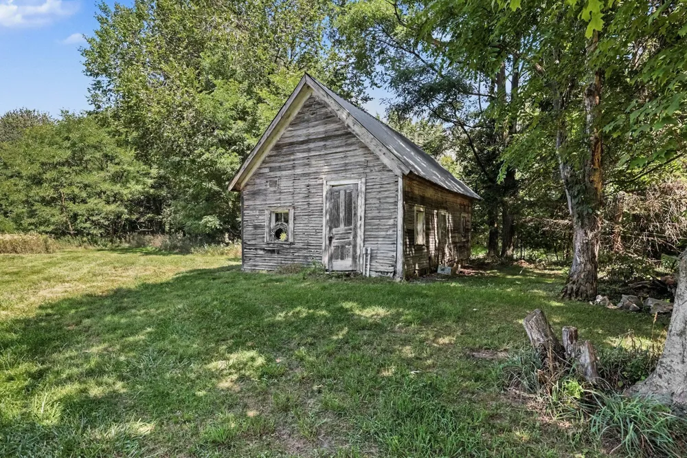 8967 18 Mile Road NE Nelson Township, MI 49319