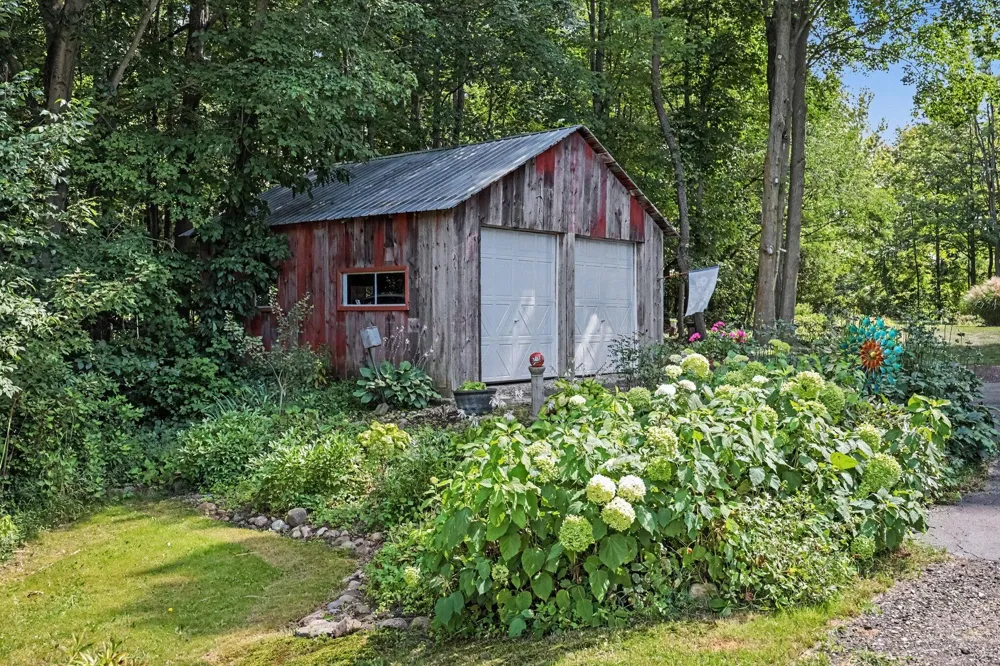 8967 18 Mile Road NE Nelson Township, MI 49319