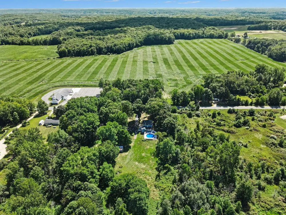 8967 18 Mile Road NE Nelson Township, MI 49319