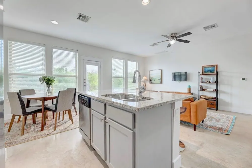 13501 Metric Boulevard #3 Austin, TX 78727