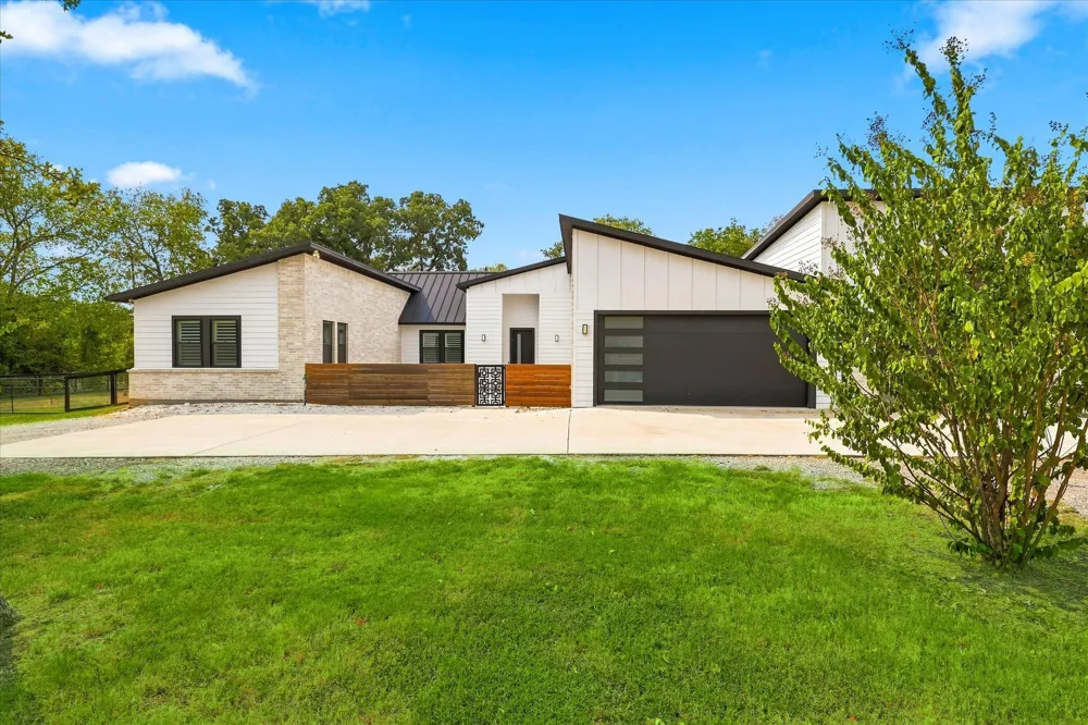 211 Shahan Drive Shady Shores, TX 76208