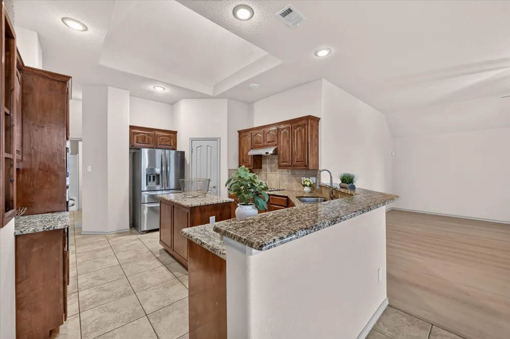 14 Lucas Lane Edgecliff Village, TX 76134