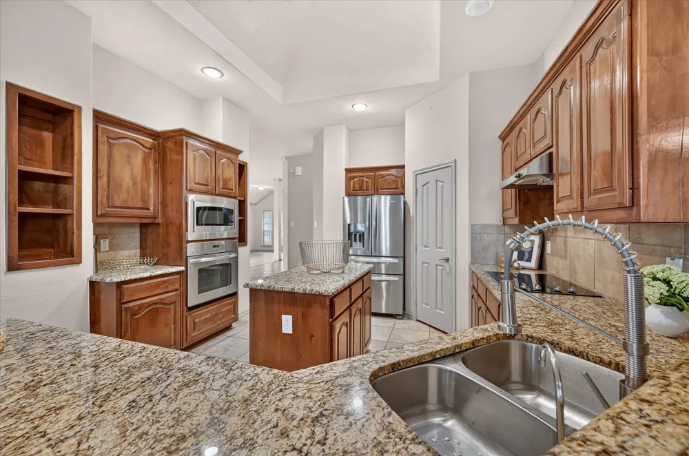14 Lucas Lane Edgecliff Village, TX 76134