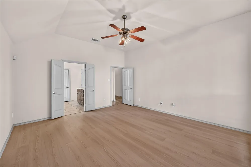 14 Lucas Lane Edgecliff Village, TX 76134