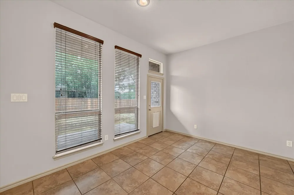 14 Lucas Lane Edgecliff Village, TX 76134