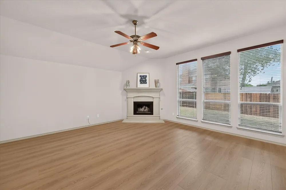14 Lucas Lane Edgecliff Village, TX 76134