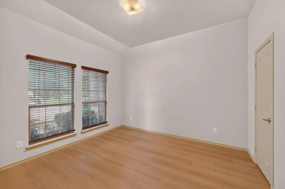 14 Lucas Lane Edgecliff Village, TX 76134