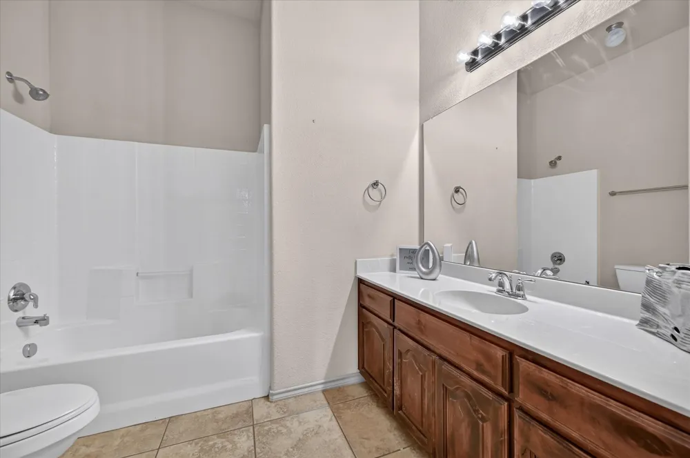 14 Lucas Lane Edgecliff Village, TX 76134