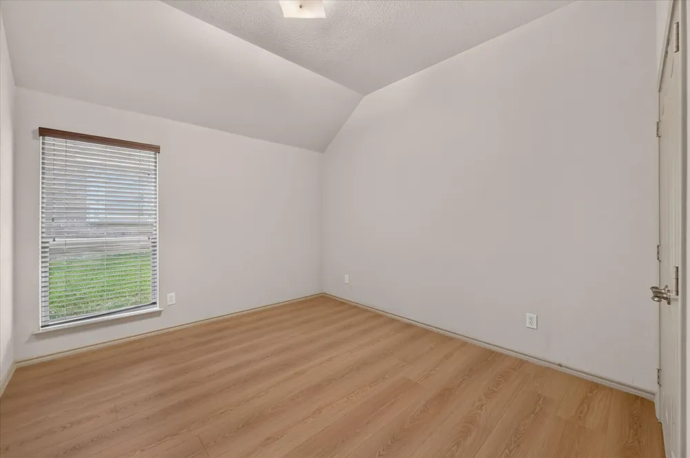 14 Lucas Lane Edgecliff Village, TX 76134