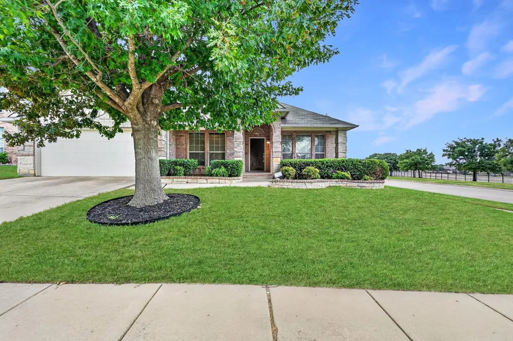 14 Lucas Lane Edgecliff Village, TX 76134
